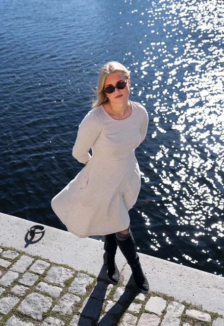 Hovedbilde Denise beige basiskjole