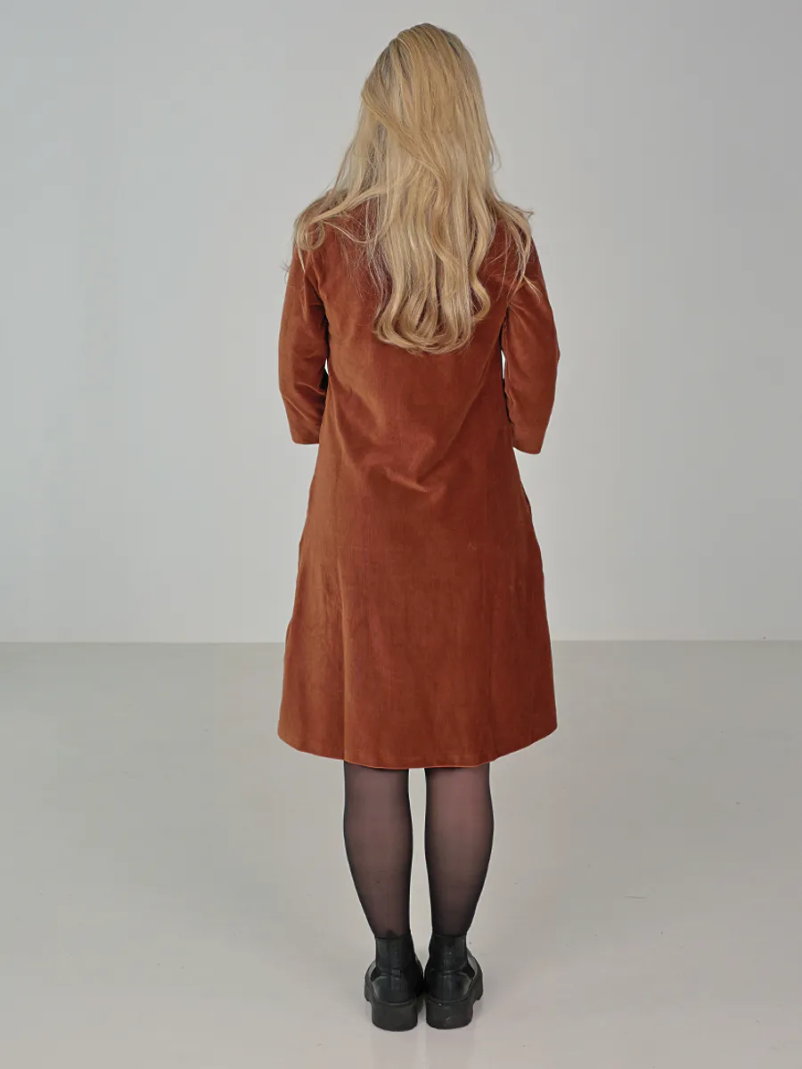 Saga nugat  velurkjole med lommer