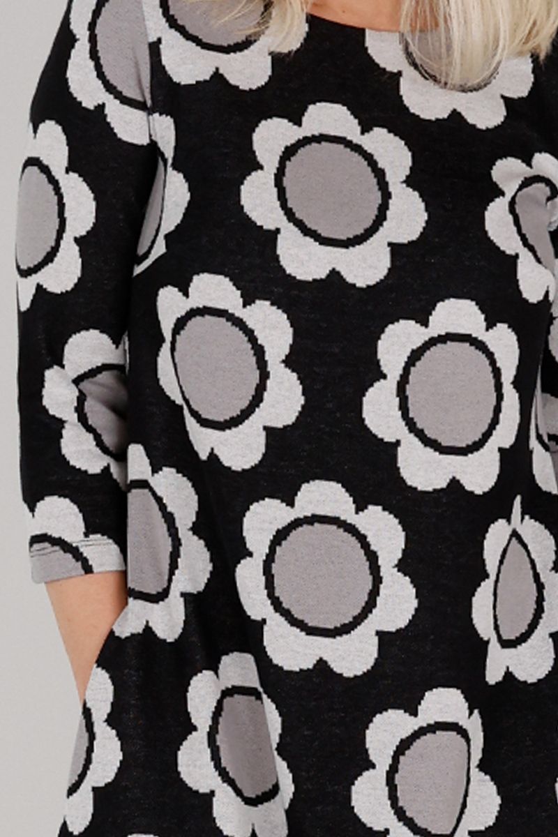 Maiken grå blomstret kjole