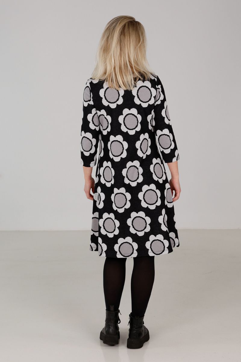Maiken grå blomstret kjole
