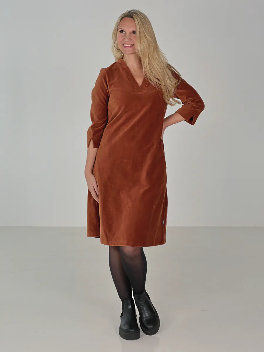 Saga nugat  velurkjole med lommer